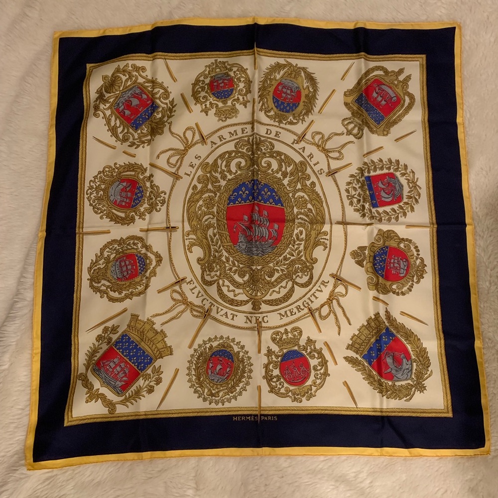 Hermes Les Armes de Paris scarf 90cmx90cm